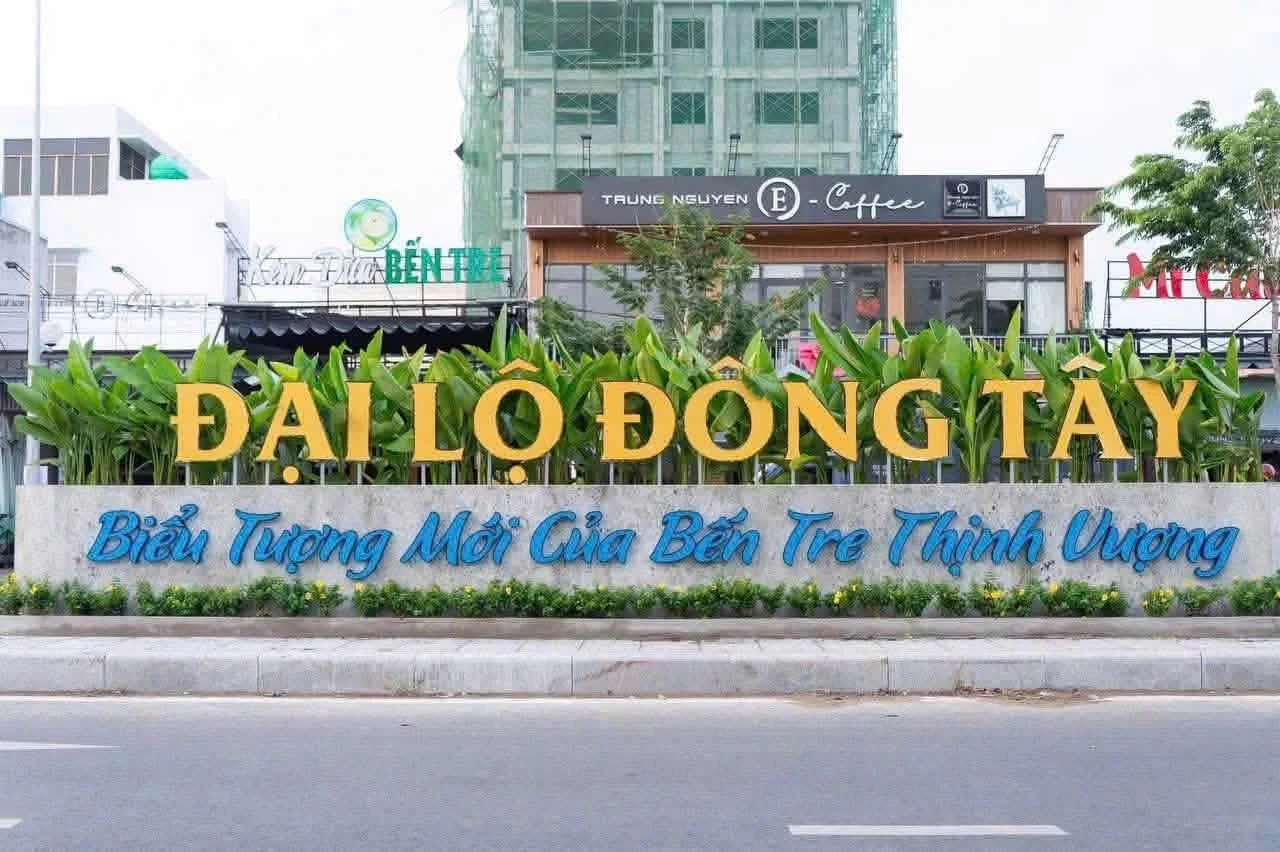 Bán đất mặt tiền Đại lộ Đông Tây 5600m², 15 tr/m² - Ảnh 1
