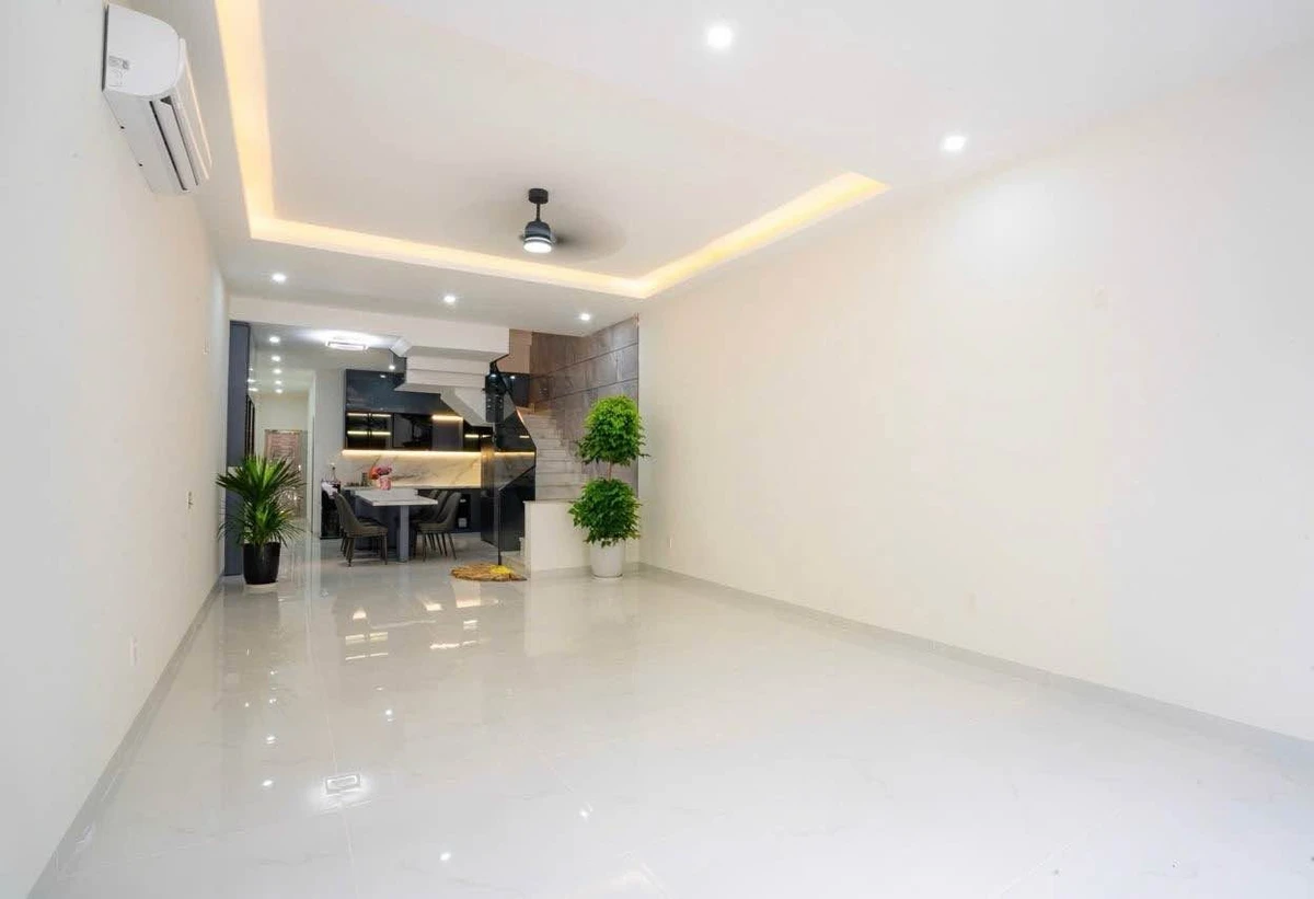 Bán nhà mặt tiền Phùng Tá Chu 104m² sát biển Mỹ Khê Nha Trang - Ảnh 1