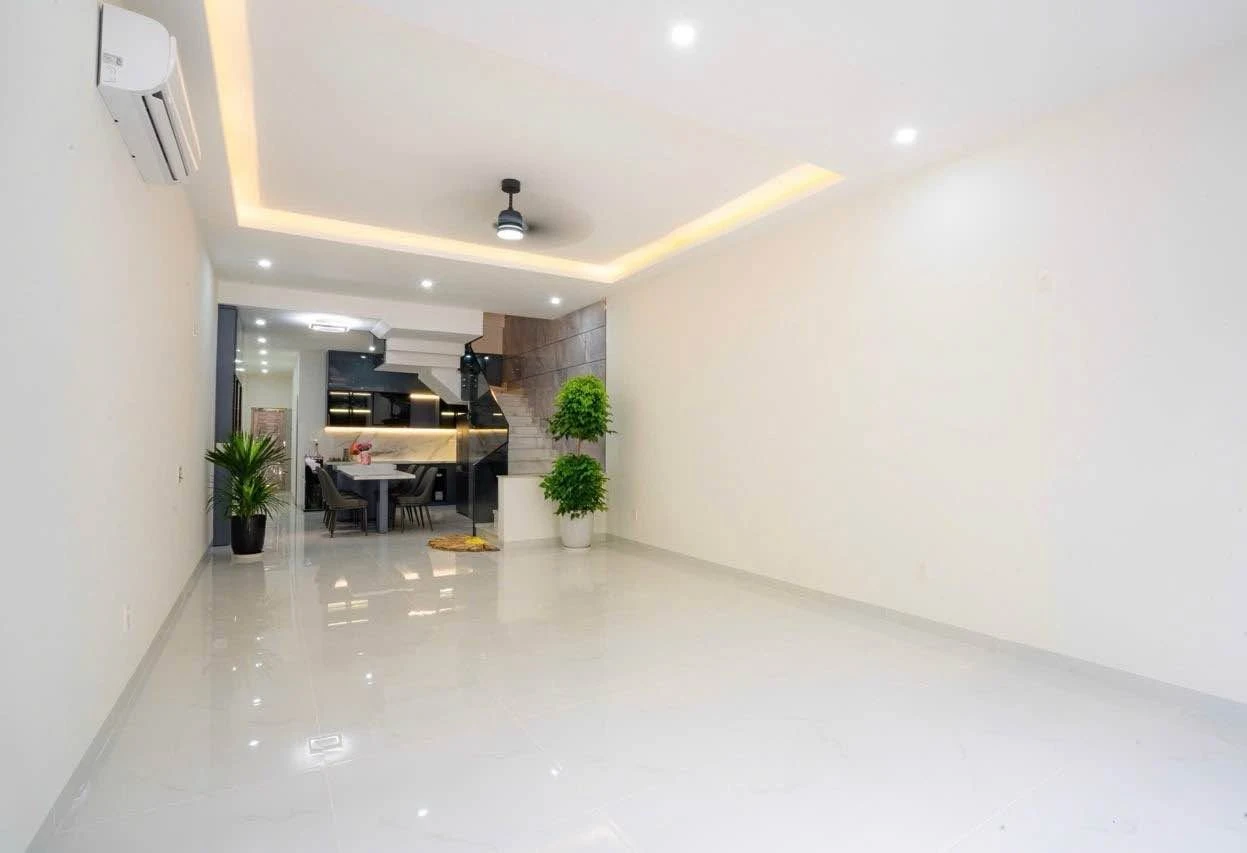 Bán nhà mặt tiền Phùng Tá Chu 104m² sát biển Mỹ Khê Nha Trang - Ảnh 1