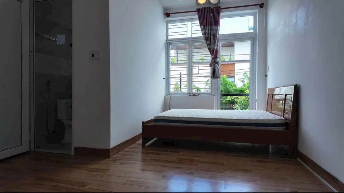 Bán nhà 4 tầng mặt tiền Cao Xuân Dục, 60m2, 5PN, giá 7,9 tỷ, gần sông Hàn Đà Nẵng - Ảnh thu nhỏ 5