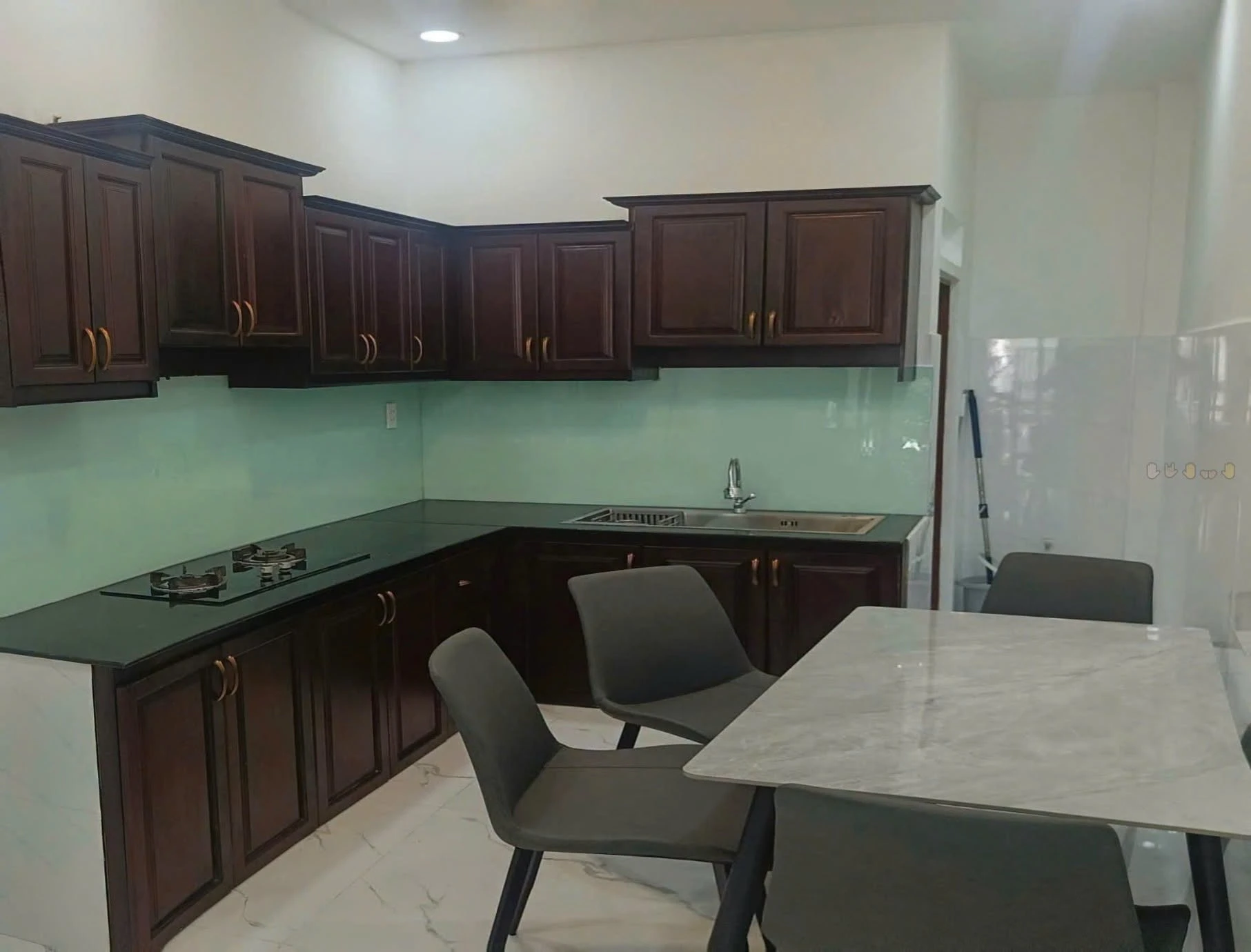 Bán nhà hẻm xe hơi 4 tầng 4PN, 150m2 sử dụng, gần Lý Thường Kiệt, giá nhỉnh 5 tỷ - Ảnh 1
