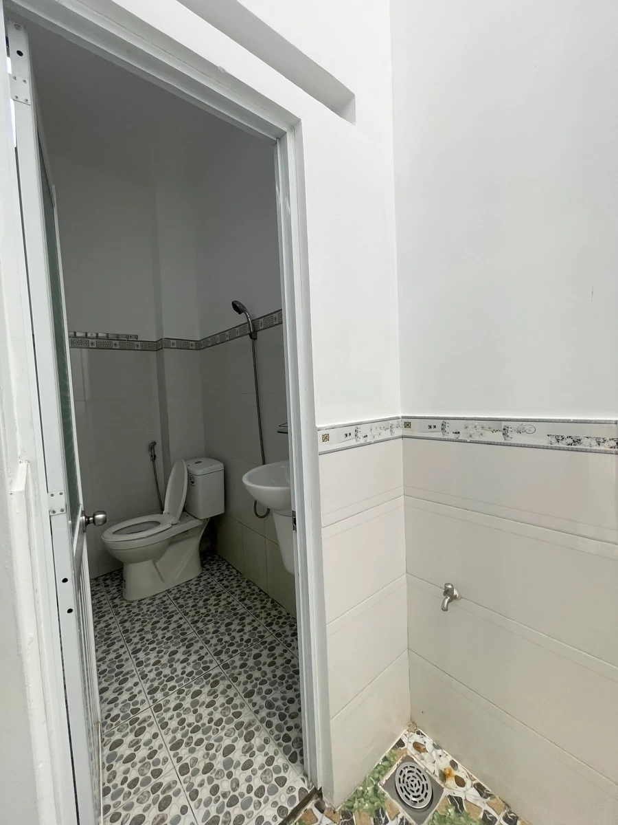 Bán nhà 4x11m 2PN 2WC sẵn nội thất đường ĐT824 giáp Hóc Môn, giá 625 triệu - Ảnh thu nhỏ 4
