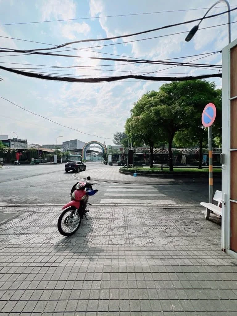 Bán nhà mặt tiền Hồ Thị Tư 200m2, 2 tầng 6PN, Hiệp Phú Quận 9, giá 32 tỷ - Ảnh thu nhỏ 3