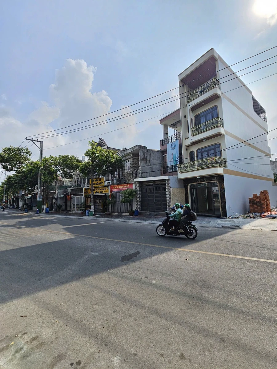 Bán nhà mới hoàn công 76,5m2, 4PN mặt tiền Nguyễn Hữu Cảnh Dĩ An 8.9 tỷ - Ảnh thu nhỏ 2