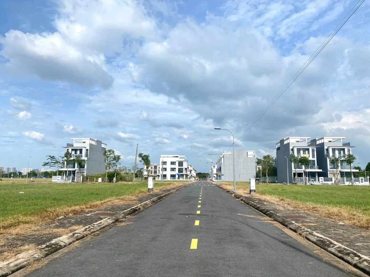 Nhà 1 trệt 3 lầu 230m² KDT Đông Tăng Q9 giá 6,3 tỷ - Ảnh thu nhỏ 2