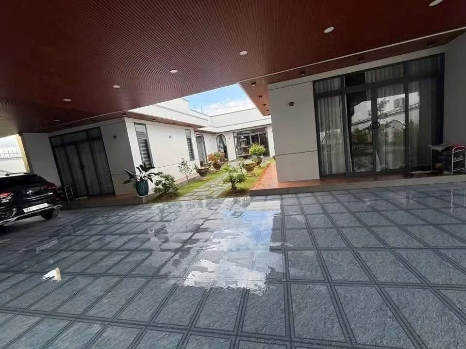 Bán nhà sân vườn 905m² 3 PN 5 WC Bến Tre 8 tỷ 500 triệu - Ảnh 1