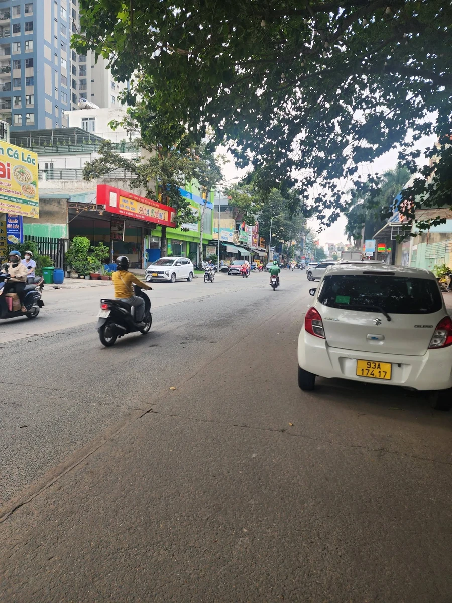 Bán đất thổ cư hơn 1.000m² mặt tiền 20m KDC Vincom Dĩ An, giá 50 tỷ - Ảnh 1