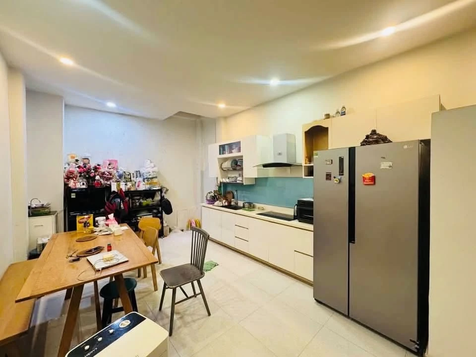 Nhà mới 3 tầng 4PN 132m² Phước Long B giá 4,6 tỷ - Ảnh 1