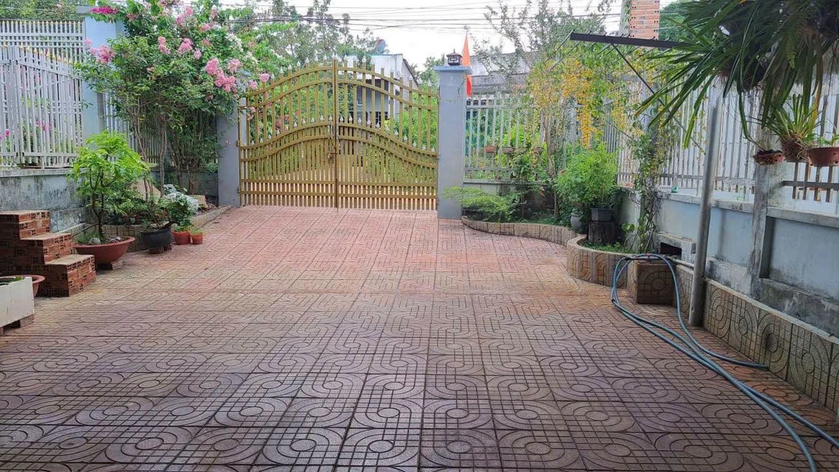 Bán nhà Tân Bình 235.5m² mặt tiền 15m, 1 tỷ 600 triệu - Ảnh 1