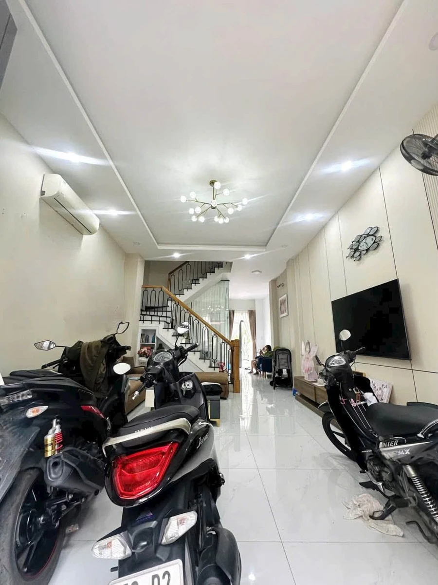 Bán nhà 4 tầng 83m2 Lạc Long Quân, Quận 11, giá 10,3 tỷ - Ảnh thu nhỏ 2