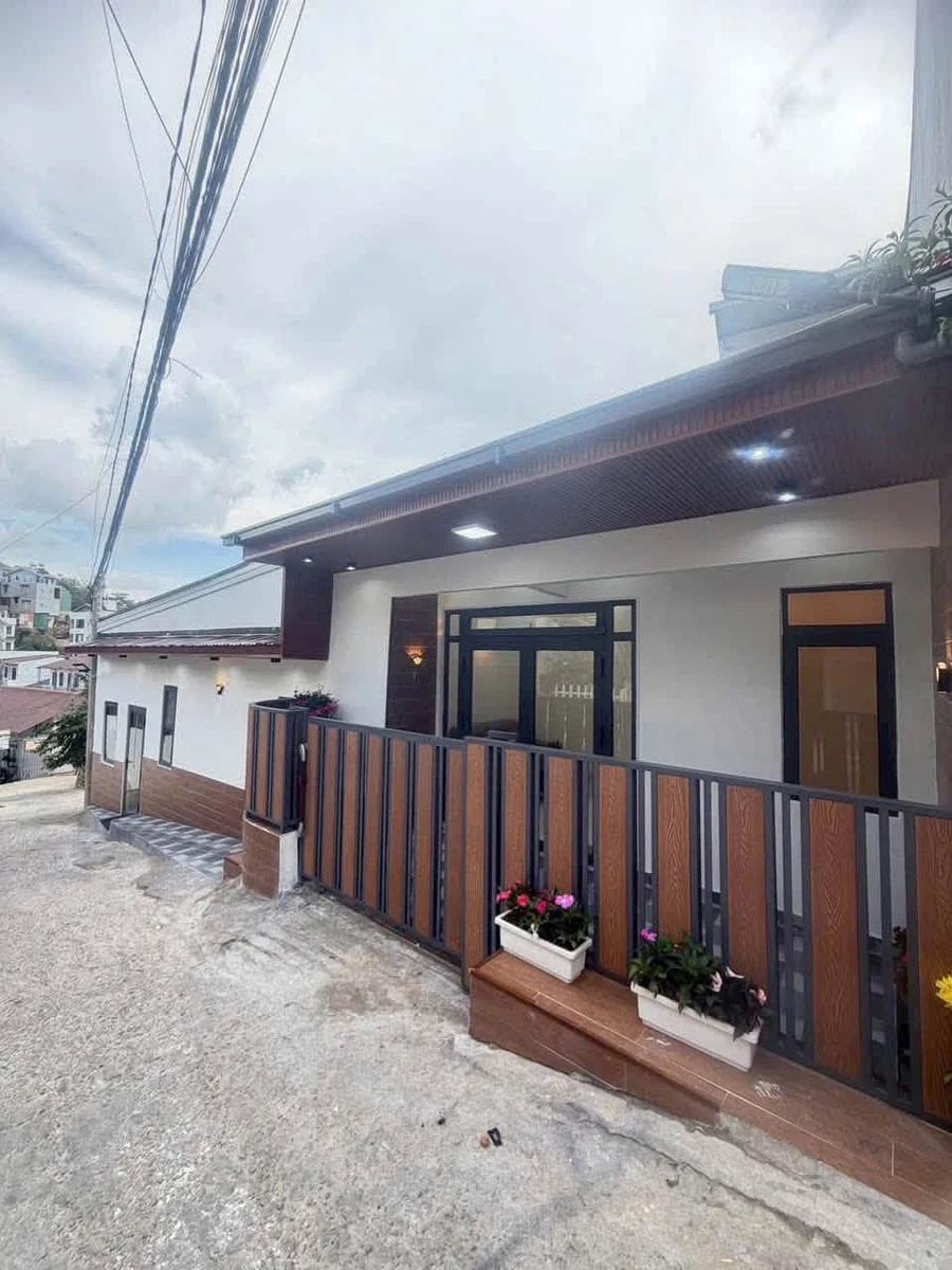 Bán nhà mới xây 70m² 3 phòng ngủ gần chợ số 4 Đà Lạt - Ảnh 1