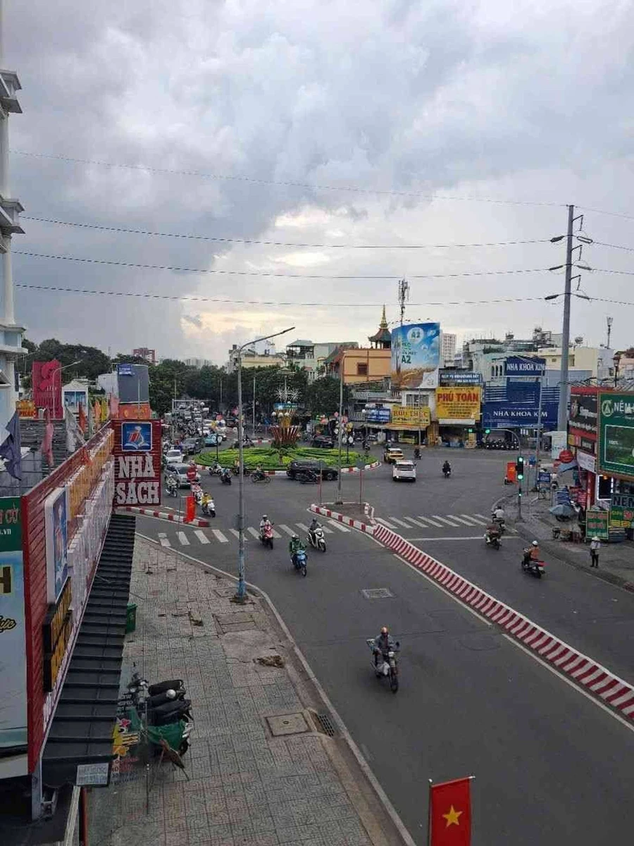 Bán nhà mặt tiền Ông Ích Khiêm Quận 11, 50m², 3 tầng, giá 16 tỷ - Ảnh 1