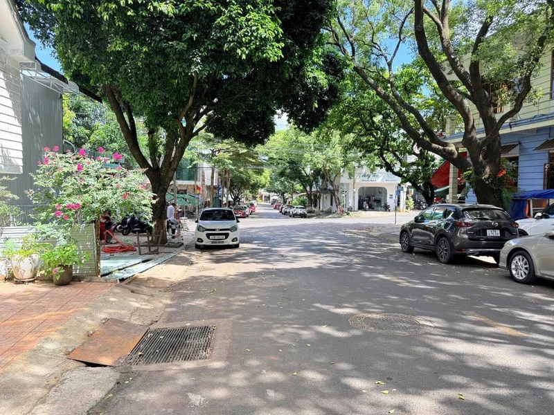 Cho thuê nhà mặt tiền Đào Duy Từ 250m² 15tr/tháng Quận 1