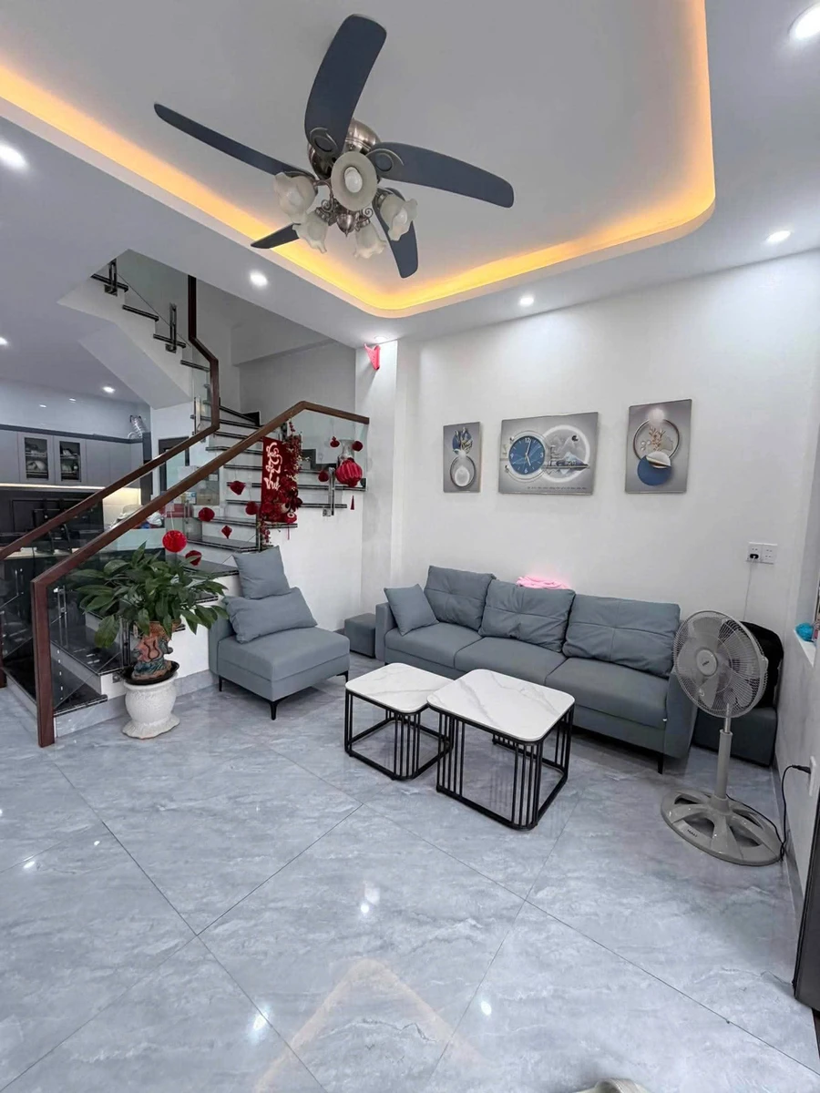 Bán nhà 3 tầng 52m² Cao Xanh 3 tỷ 150 triệu - Ảnh 1