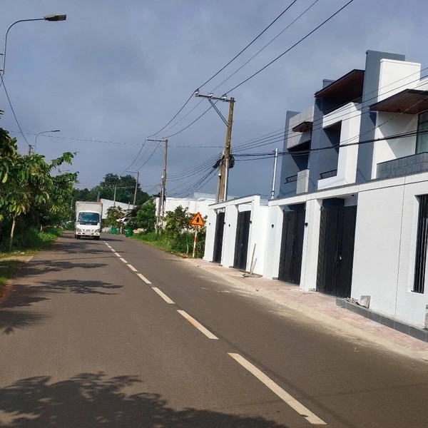 Bán nhà mặt tiền 100m² 3PN Long Khánh, Đồng Nai