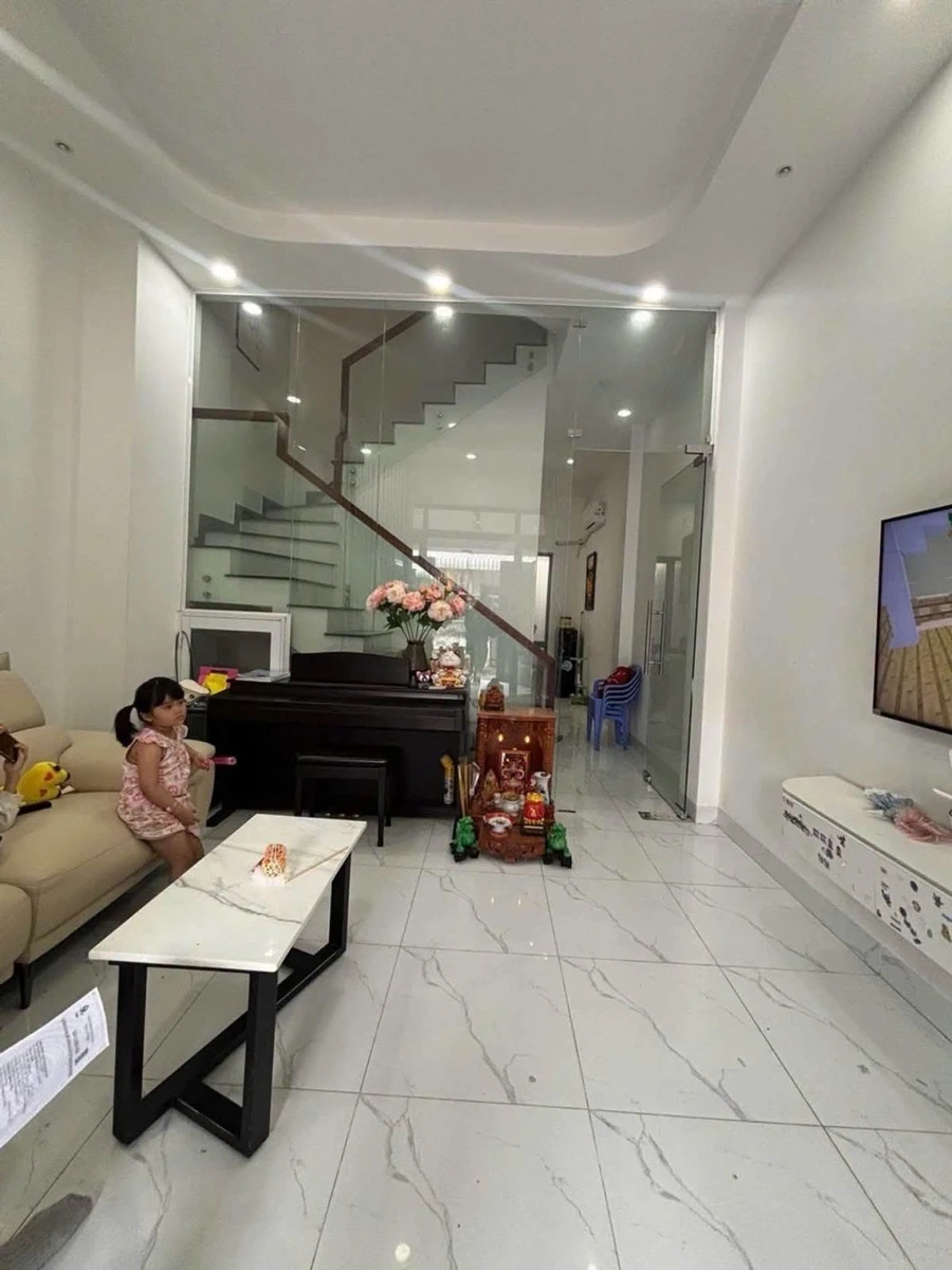 Nhà bán 3 tầng 52m² gần Vincom Q.9, 5.7 tỷ - Ảnh 1