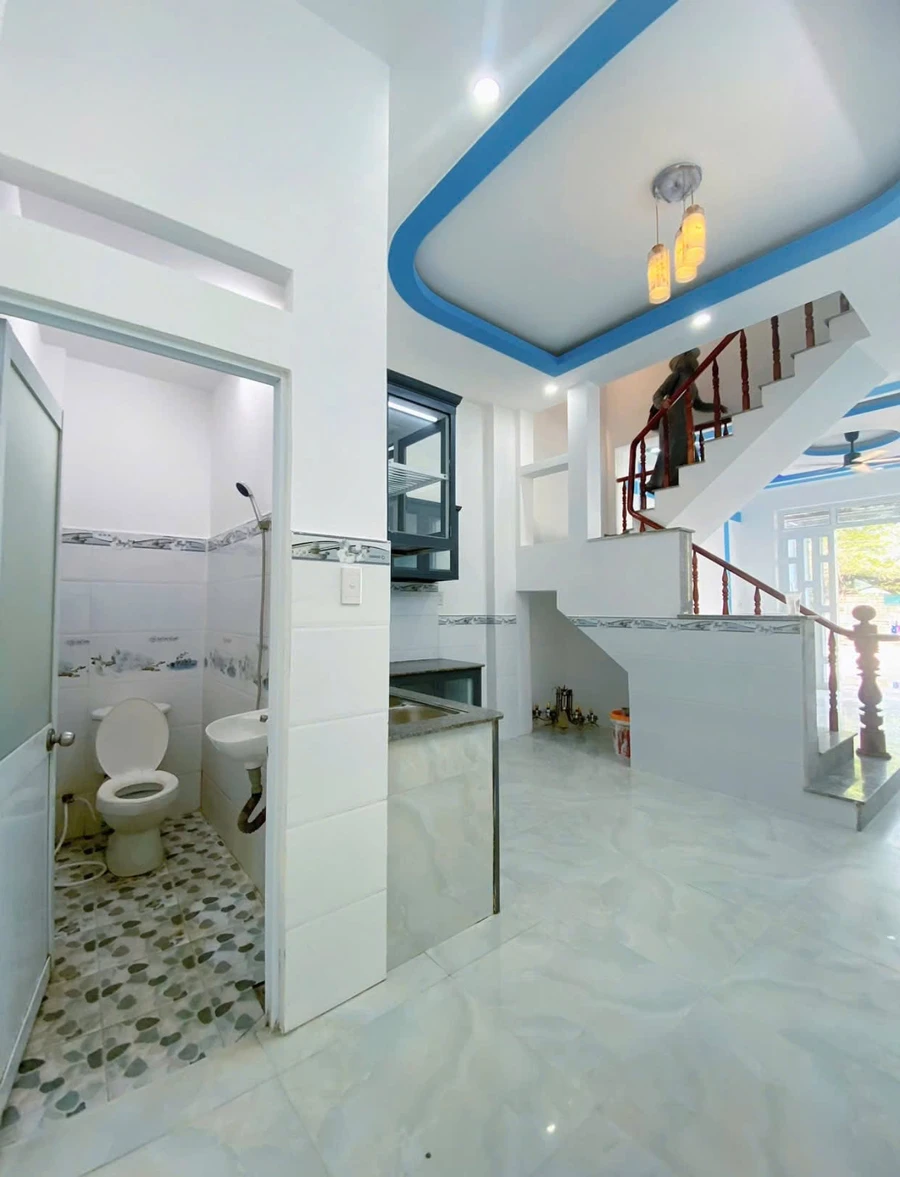 Bán nhà mặt tiền 1 trệt 1 lầu 54m2, 2PN, giá 685 triệu, giáp Hóc Môn - Ảnh thu nhỏ 3