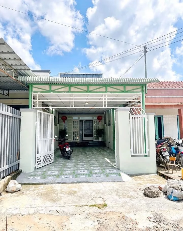 Bán nhà gác lửng 2 PN 137m² Tây Ninh 1.39 tỷ - Ảnh 1