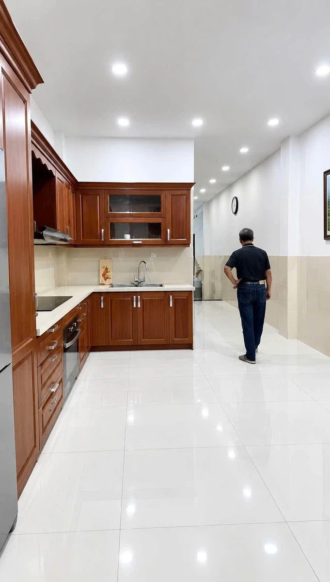 Cho thuê nhà 6PN 5WC 80m2 có thang máy Tân Phú - 20 triệu/tháng - Ảnh thu nhỏ 2