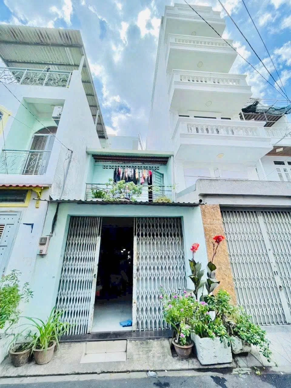Bán nhà 1 trệt 1 lầu 4x10,5m đường Vườn Lài gần chợ Vải, Tân Phú giá 5,28 tỷ - Ảnh 1