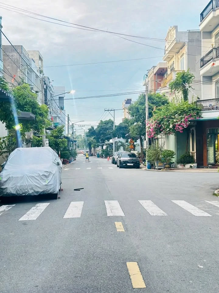 Bán nhà Dĩ An 72m² 3 phòng ngủ 5,5 tỷ - Ảnh 1