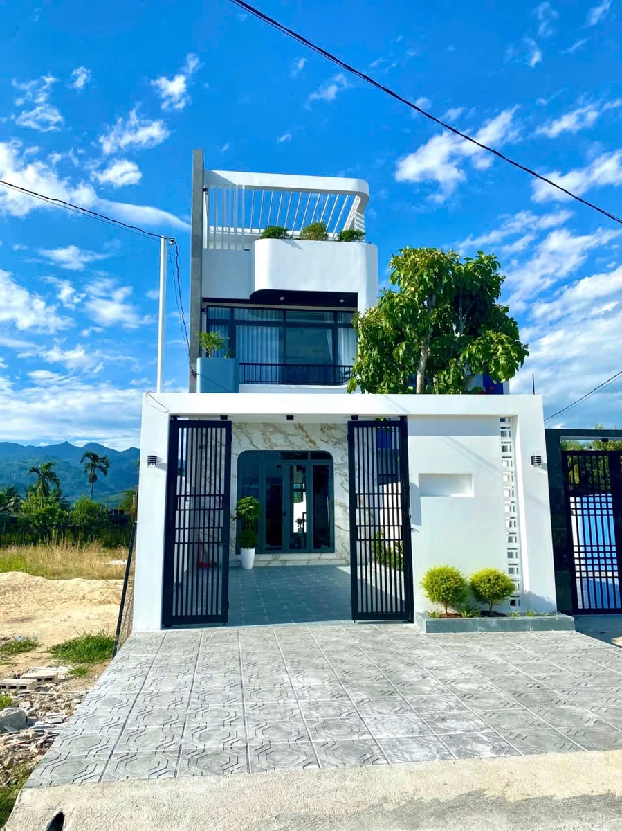Bán nhà 3 tầng mê đúc 147,9m² full nội thất tại Diên Khánh, Khánh Hòa giá 3,68 tỷ - Ảnh 1