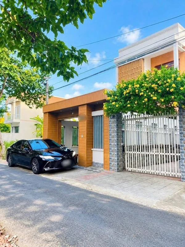 Bán nhà 1 trệt 1 lầu mặt tiền 137m² Phú Nhơn, Bến Tre