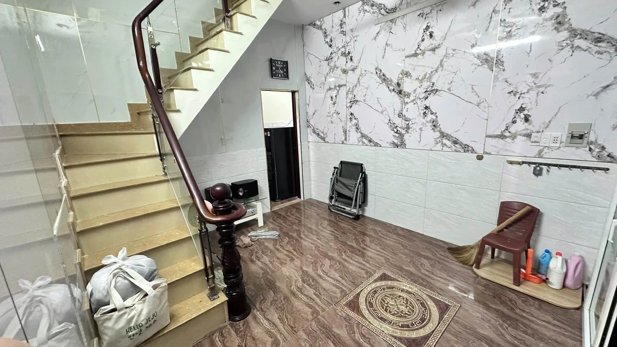 Bán nhà hẻm Đoàn Văn Bơ Quận 4, 26.3m², trệt 2 lầu sân thượng, 2PN 2WC, giá 3.5 tỷ - Ảnh thu nhỏ 5