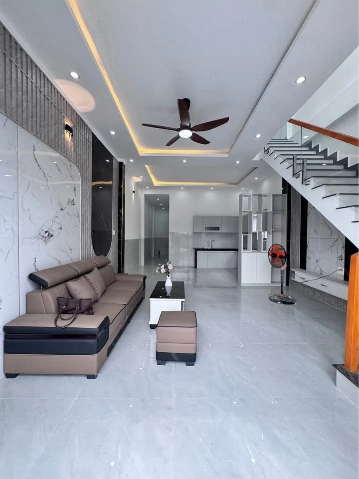 Nhà 2 lầu mới xây bán 1 tỷ 650 triệu, 100m2 - Ảnh thu nhỏ 4