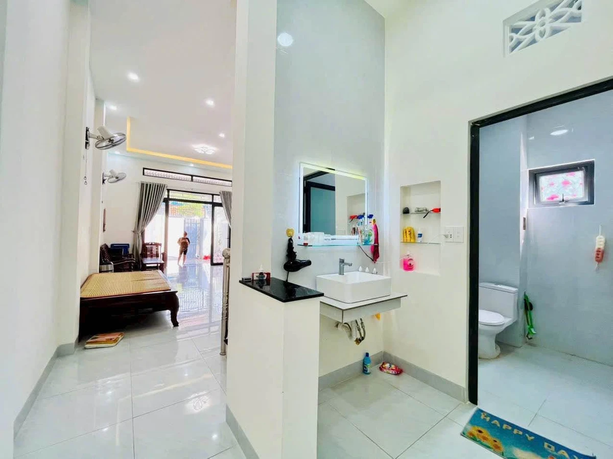 Bán nhà phố 3 PN, 100m², 3 tỷ 200 triệu - Ảnh 1