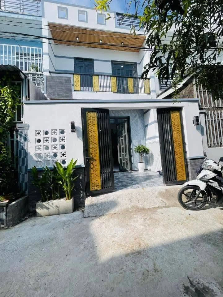 Bán nhà sổ hồng riêng 5x16m, 1 lầu 4PN, ngã 3 Tân Kim QL50, giá 2,49 tỷ - Ảnh 1