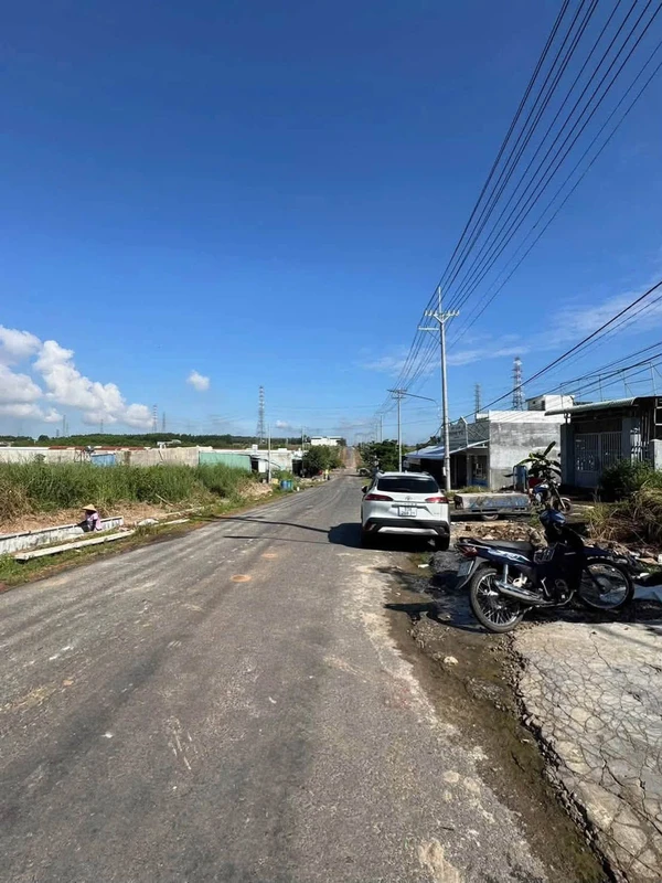 Bán dãy trọ 18 phòng + 2 kiot gần KCN Becamex, 300m²