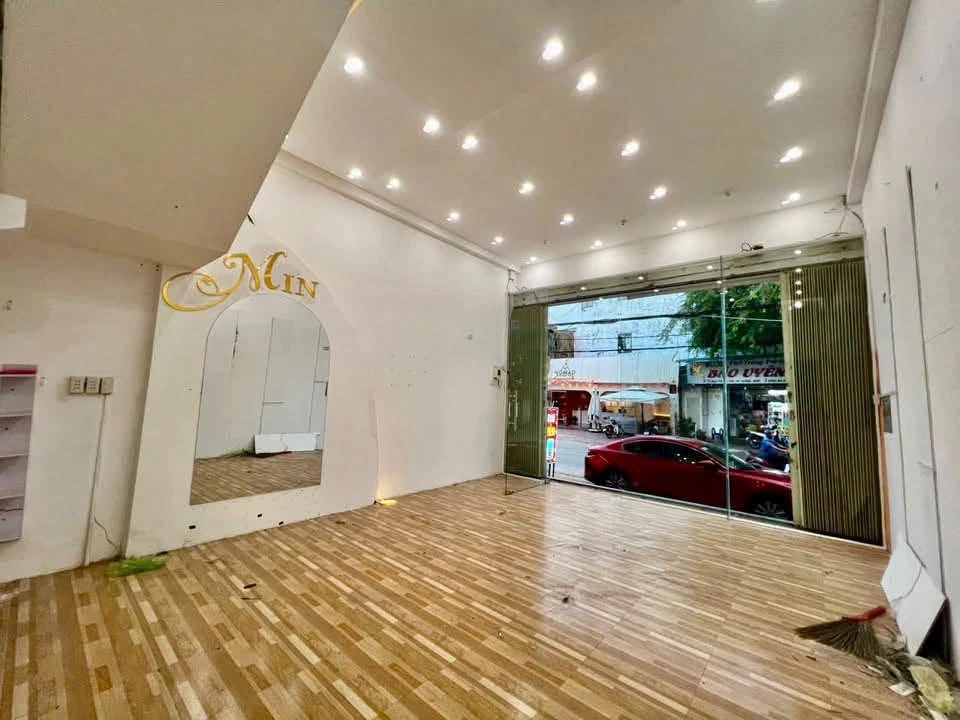 Bán nhà 4 tầng mặt tiền Nguyễn Tự Tân, 267m2, Quảng Ngãi - Ảnh thu nhỏ 2