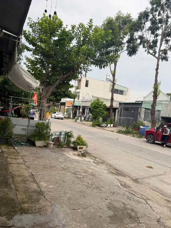 Bán dãy trọ 2 nhà và 7 phòng, 300m2 thổ cư gần chợ Mỹ Phước 3, giá 4,85 tỷ