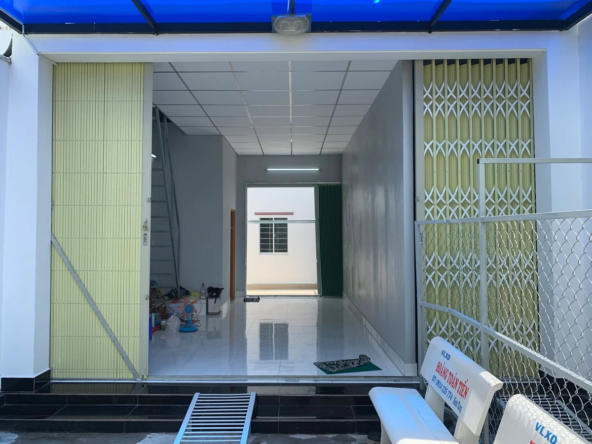 Bán nhà mặt tiền 100m2, 5 phòng ở Thủ Thừa, Long An, 2.7 tỷ - Ảnh thu nhỏ 3