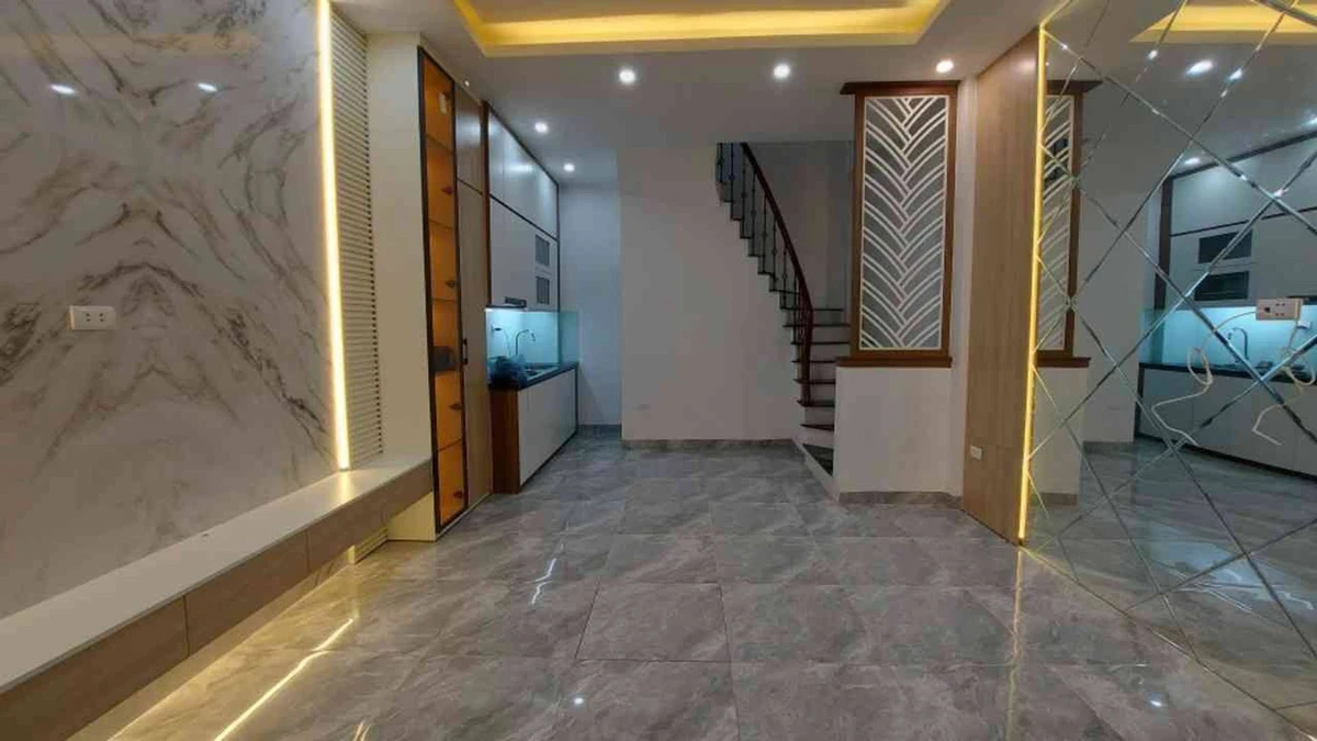 Bán nhà 5 tầng 35m² mặt tiền 4m Cầu Diễn hơn 8 tỷ - Ảnh thu nhỏ 3