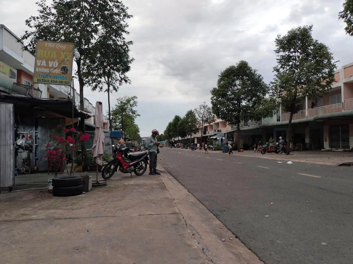 Bán nhà phố 5x30 kèm 4 phòng trọ, sổ sẵn, mặt tiền nhựa 8m tại Bàu Bàng, Bình Dương - Ảnh thu nhỏ 3