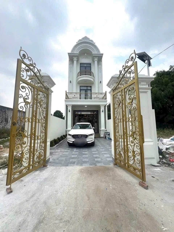 Bán nhà 3 tầng 5PN full nội thất 150m² Bình Dương 6,5 tỷ