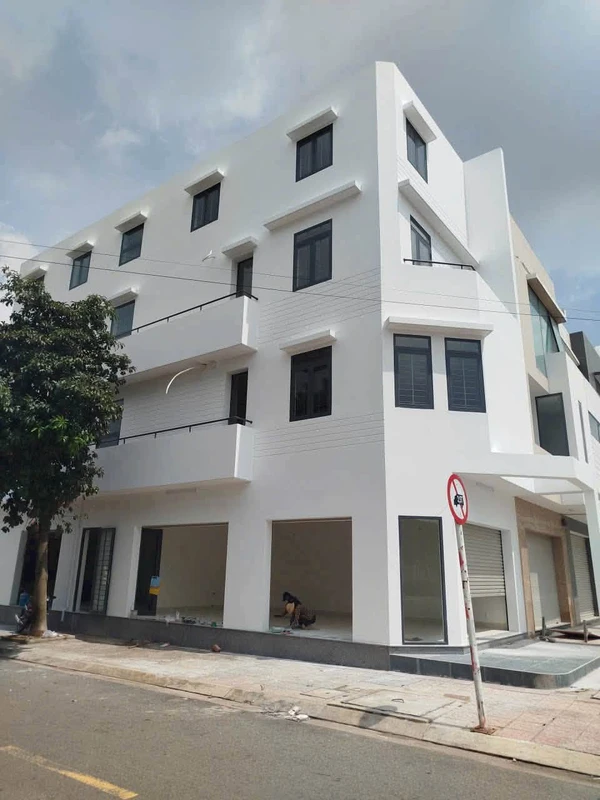 Bán nhà góc 2 mặt tiền Võ Văn Kiệt – Chu Văn An, 1 trệt 3 lầu, 6 phòng ngủ, giá 13,5 tỷ, Bà Rịa