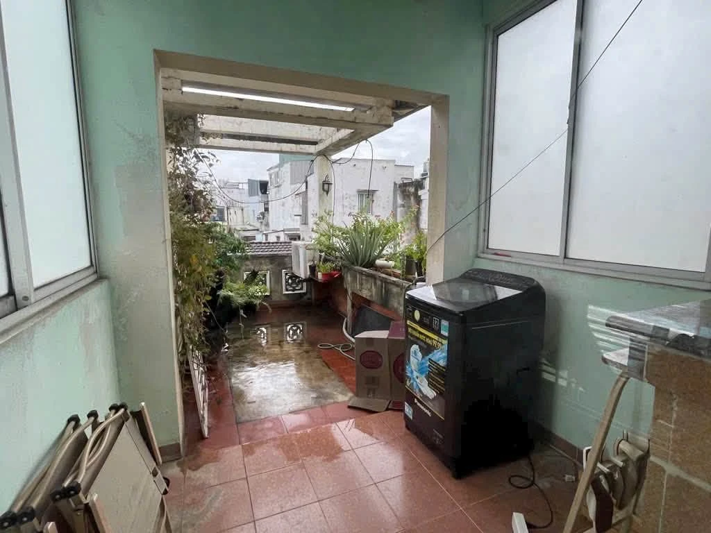Bán nhà 3 tầng BTCT nở hậu 33m², 4PN 4WC đường Hai Bà Trưng, Quận 3 giá 5,3 tỷ - Ảnh thu nhỏ 3