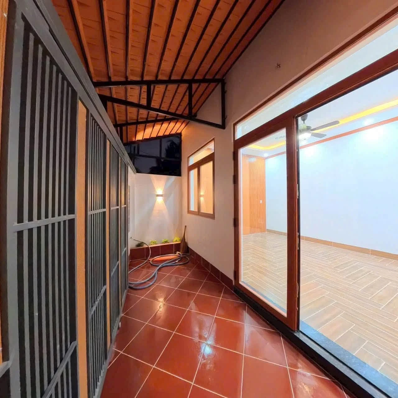 Bán nhà hẻm 5.5x19m (104.5m²) 2PN 2WC Quận 12 - Ảnh 1