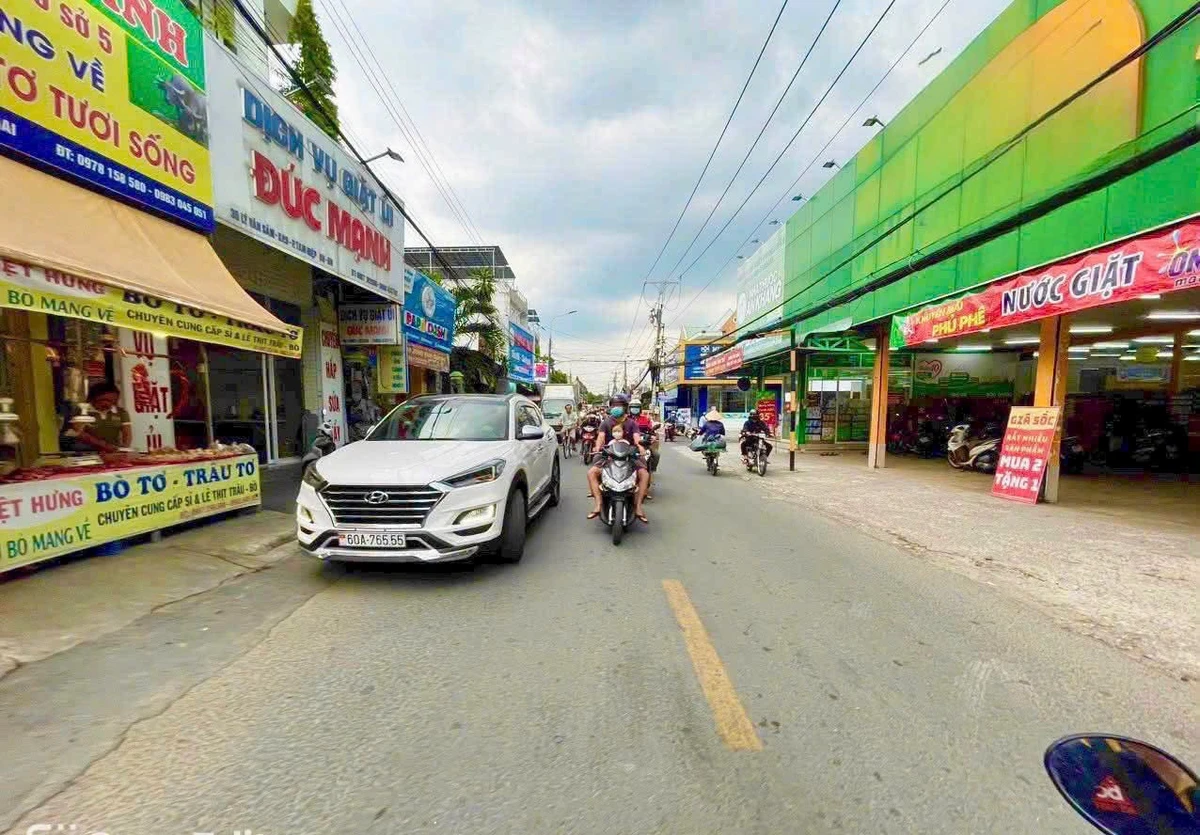 Bán nhà 1 trệt 1 lầu 118m2, 5 phòng ngủ gần chợ Lý Văn Sâm, Phường Tam Hiệp - Ảnh 1