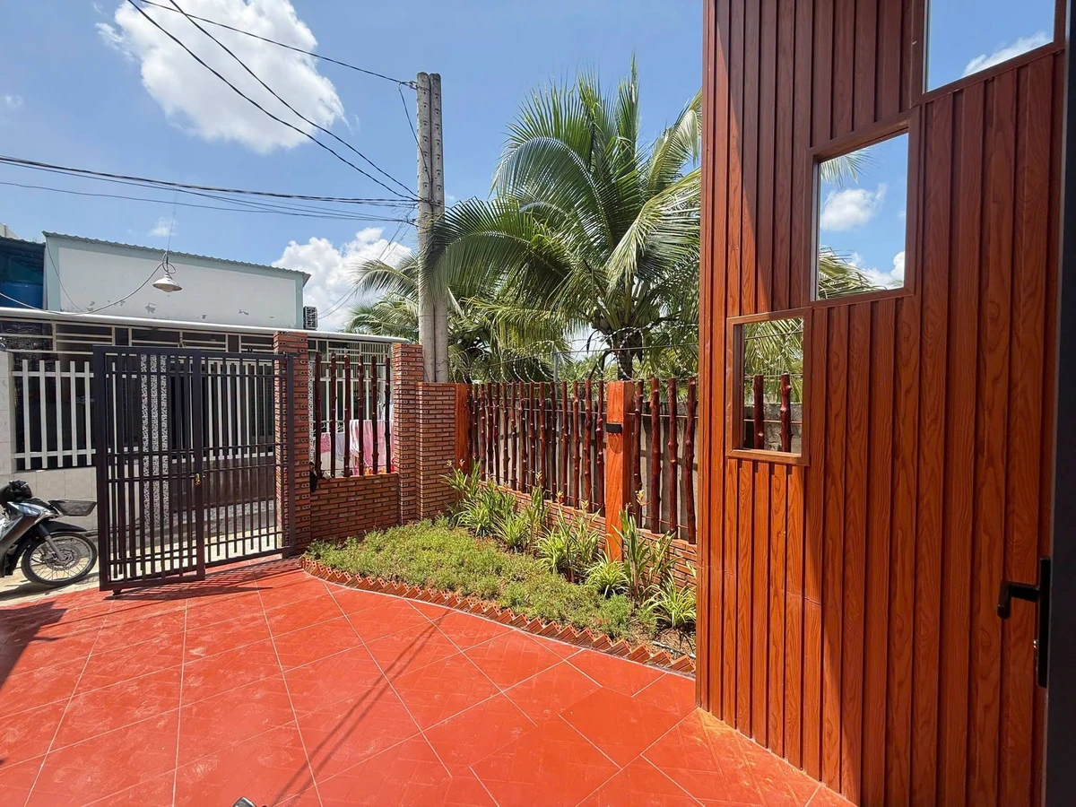 Nhà 2 mặt tiền 100m2 kiểu nghỉ dưỡng, giá 890 triệu - Ảnh thu nhỏ 4
