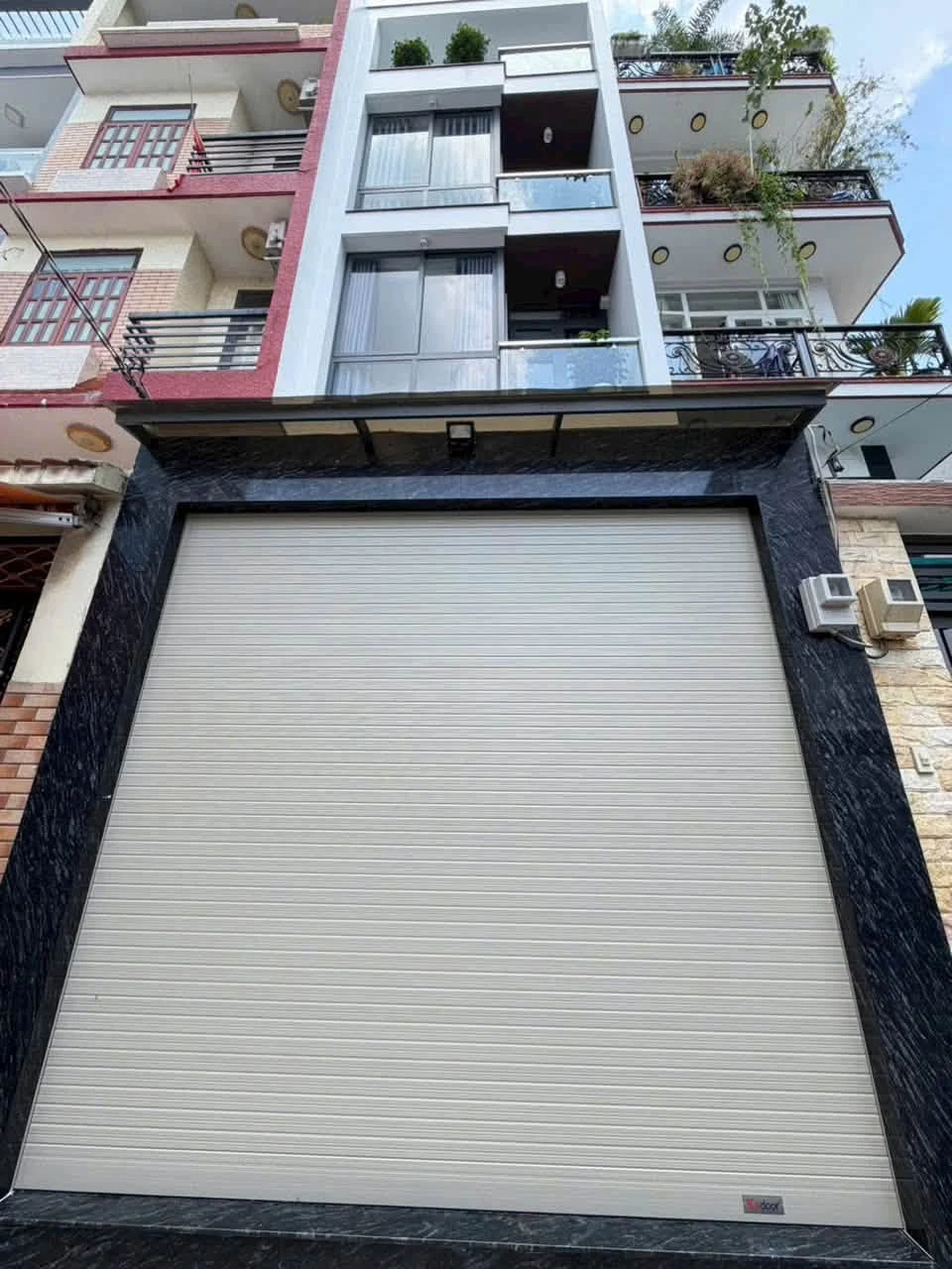 Bán nhà hẻm xe hơi 56m2, 5 tầng 6PN có nội thất đường Lạc Long Quân, Quận 11 - Ảnh 1
