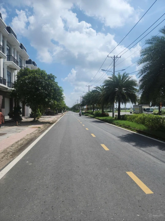 Hàng hiếm MT đại lộ The Sol City, 100m2, SHCC, ở hoặc kinh doanh chỉ 3,75 tỷ