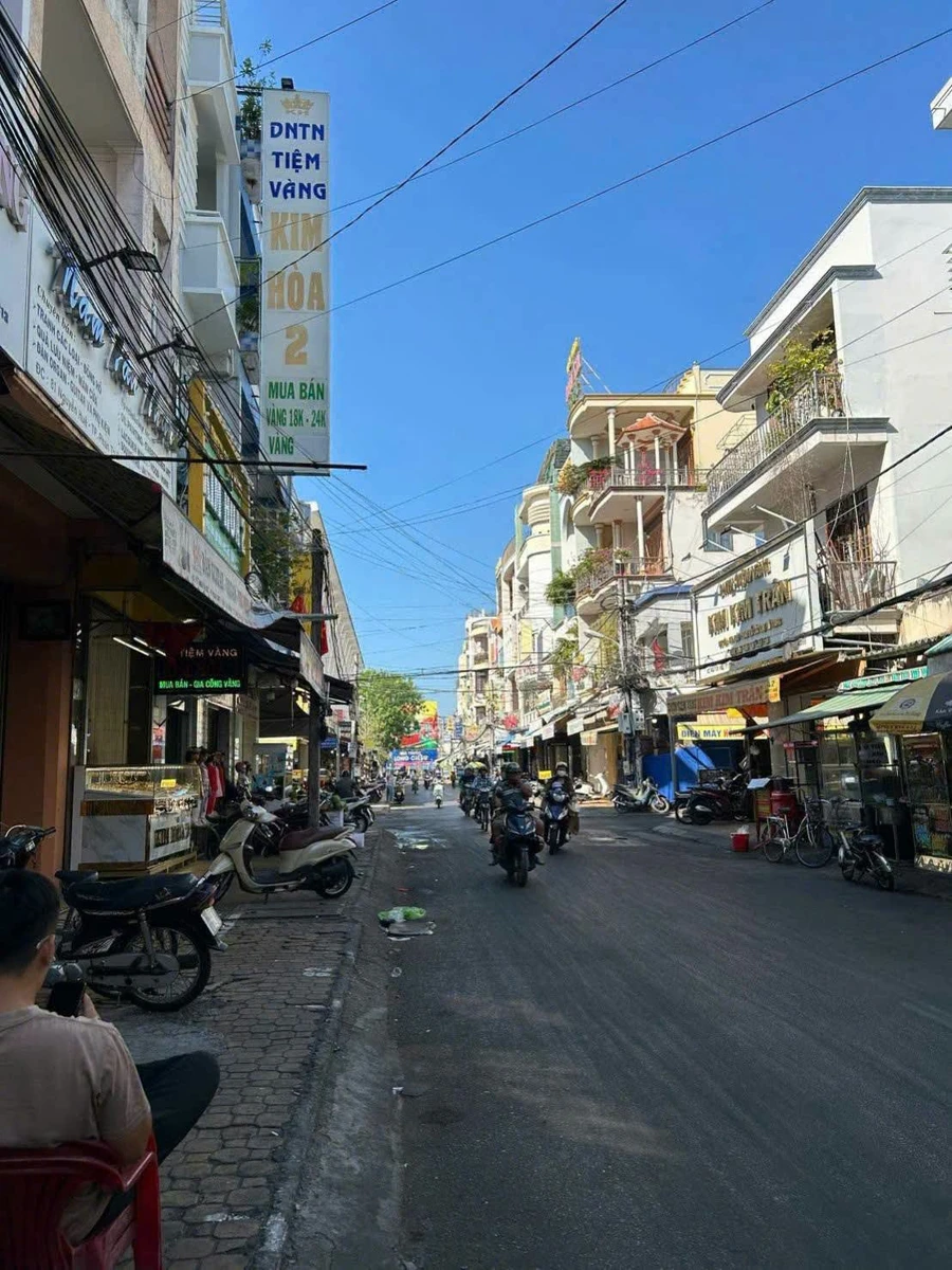 Bán nhà 1 trệt 3 lầu MTKD Nguyễn Huệ Phan Thiết 68m2 - Ảnh thu nhỏ 2