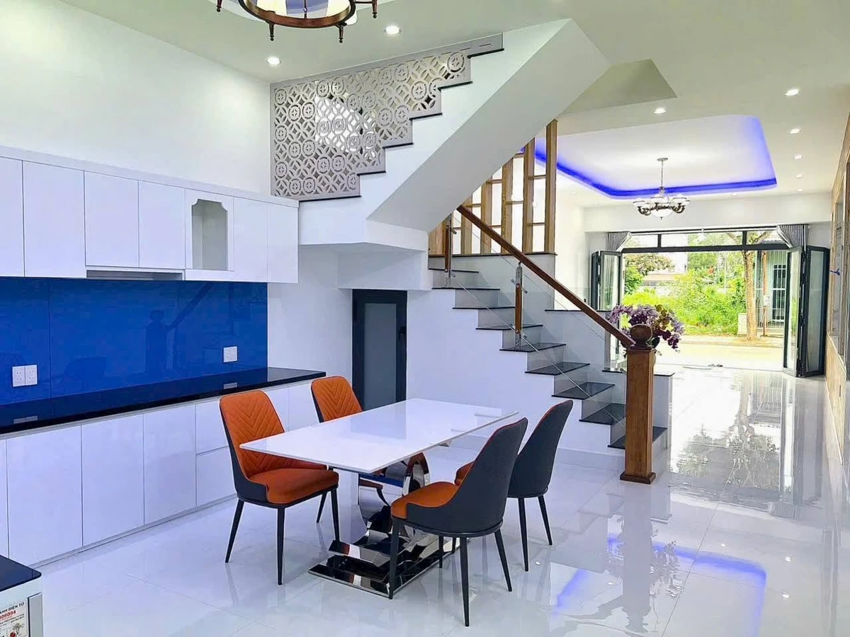 Bán nhà mặt tiền Huỳnh Bá Chánh 5x21m, 4PN, P. Long Tâm, TP Bà Rịa, giá 4,2 tỷ - Ảnh thu nhỏ 3