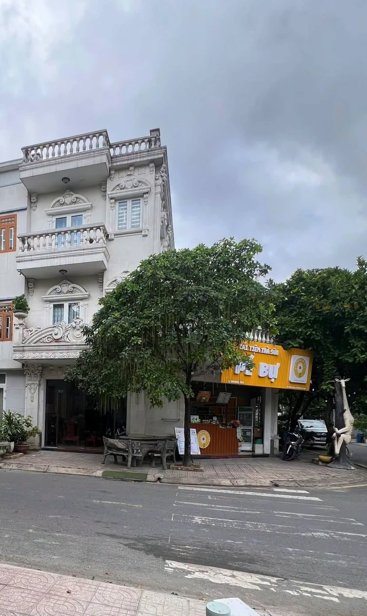 Bán biệt thự 3 tầng 5x14m, 5PN, giá 4,6 tỷ tại Thuận Giao, gần Aeon Mall Bình Dương - Ảnh 1