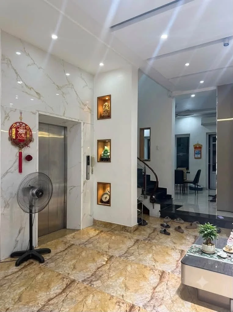 Bán nhà mặt tiền 7 tầng 90m2 gần Hồ Tam Bạc 11 tỷ - Ảnh thu nhỏ 2