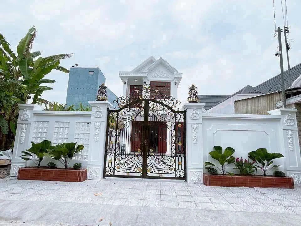 Bán biệt thự mặt tiền Vương Hồng Sến, Rạch Giá, 195m2, 3.49 tỷ - Ảnh 1